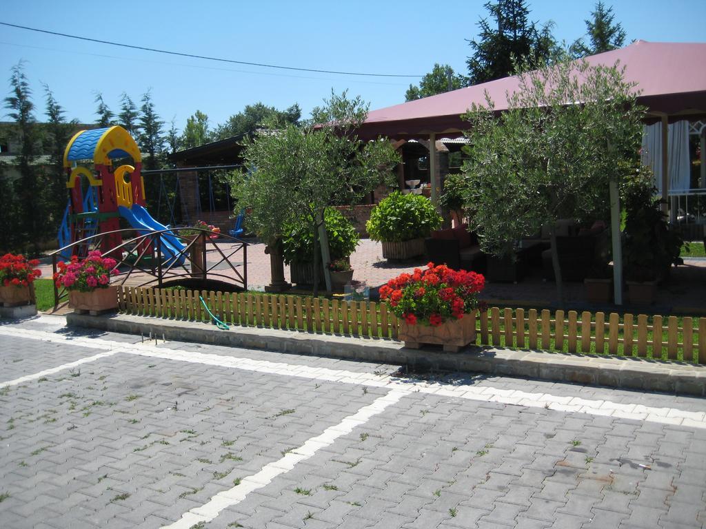 Drini Hotel Rrashbull Exterior photo
